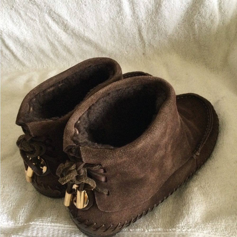 Tory Burch women brown suede leather back lace up and logo size 6 US